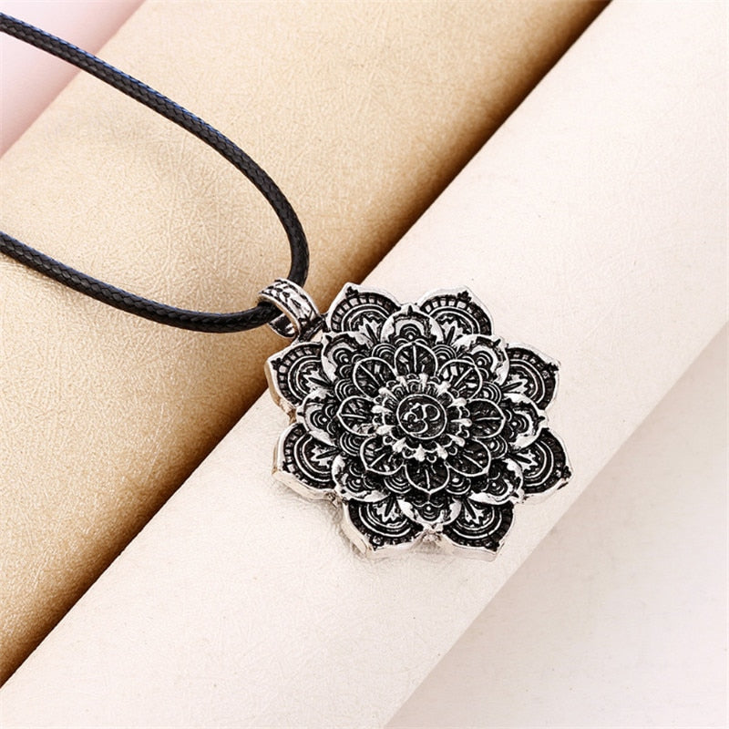 Vintage Alloy Mandala Lotus Flower Pendant Necklace