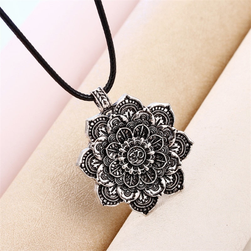 Vintage Alloy Mandala Lotus Flower Pendant Necklace